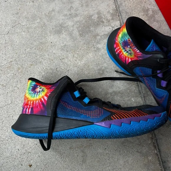 🏀 Kyrie Irving Basketball Shoes – Youth Size 7Y
